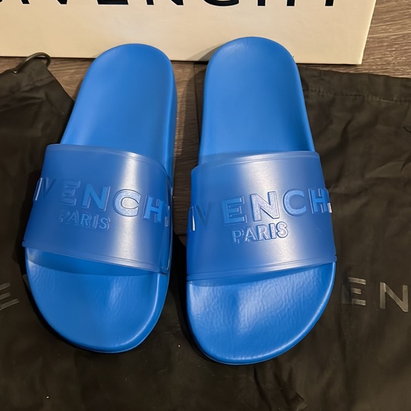 - Givenchy slides - Picture 3 of 5